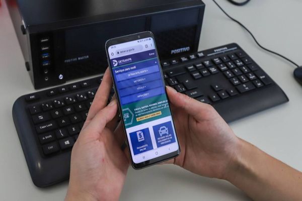 Estado orienta proprietários de veículos a obter versão digital do CRLV