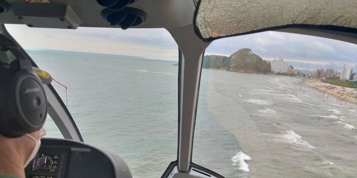 O que fazer quando um helicóptero pousa na praia? BPMOA orienta veranistas