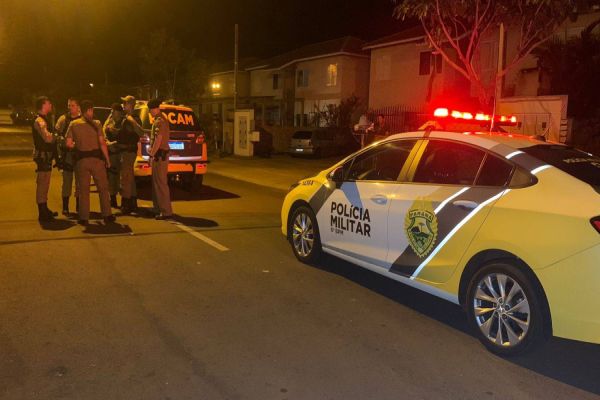 Imagem referente a notícia: Briga generalizada mobiliza várias equipes da Polícia Militar no Jardim Riviera