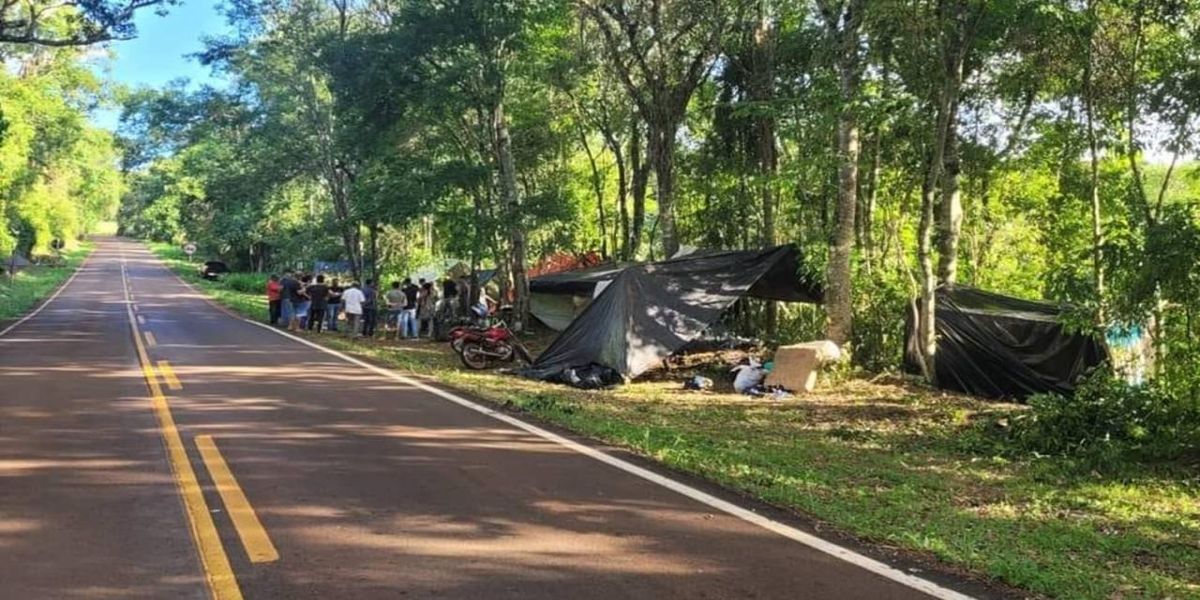Polícia Militar impede invasão de terras na PR-473 em Quedas do Iguaçu