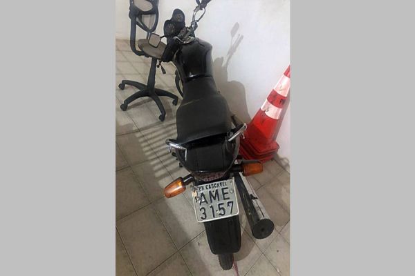 Criminoso furta moto do Destacamento da PM em Alto Paraíso