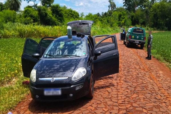 PM Ambiental apreende suspeitos com armas de fogos e veiculo roubado em Santa Terezinha