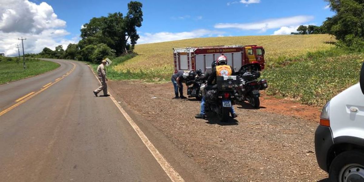 Pássaro provoca acidente e garupa de motocicleta se fere na PR-566