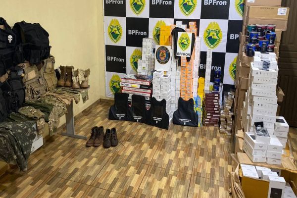 Imagem referente a notícia: BPFRON e Polícia Federal estouram o depósito dos criminosos conhecidos como "piratas" em Guaíra