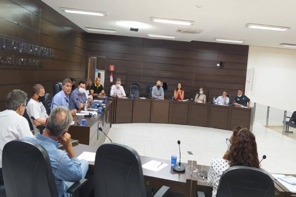 Câmara e prefeitura debatem novos contratos do transporte coletivo e lixo