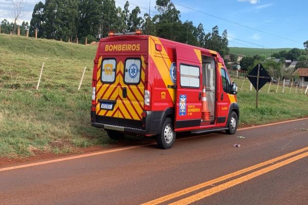 Imagem referente a notícia: Três pessoas ficaram feridas após colisão entre moto e bicicleta na PR-180 em Rio do Salto