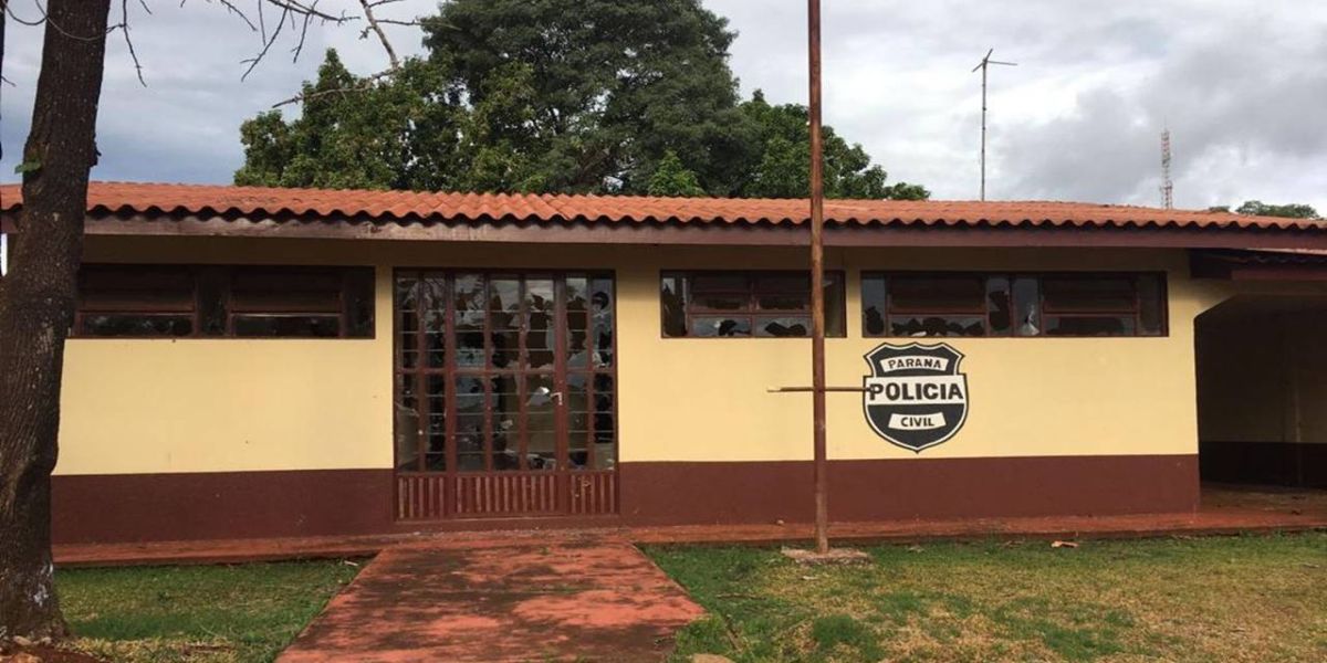 Adolescente de 14 anos é detido pela PM, após depredar a Delegacia de Polícia Civil em Ibema