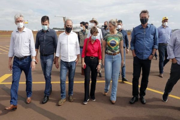 Ministra e equipe técnica avaliam pessoalmente prejuízos causados pela estiagem em Cascavel e região