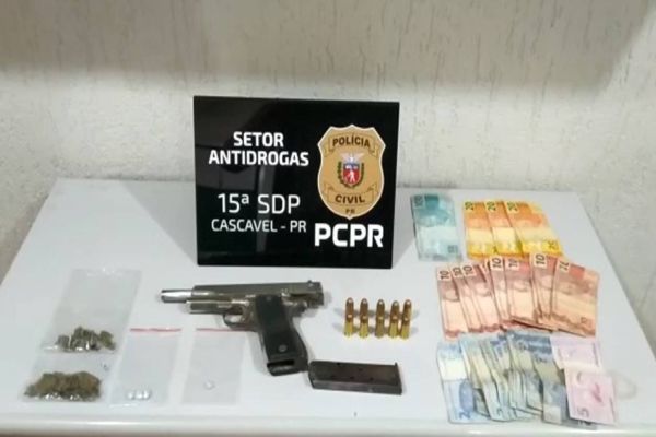 Imagem referente a notícia: GDE da Polícia Civil detém homem por tráfico de drogas e posse de arma de fogo no Conjunto Abelha