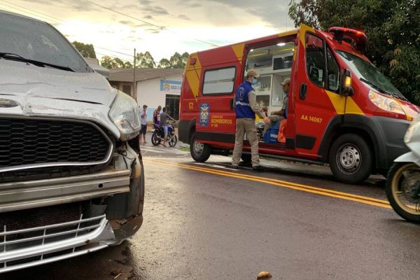 Motociclista fica ferido após colisão de trânsito na Rua Ipanema