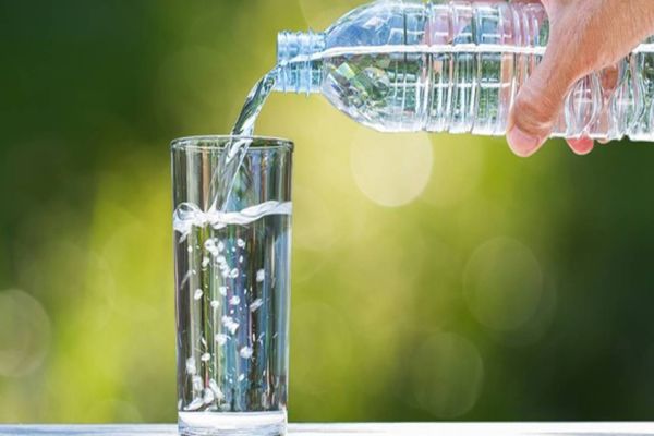 Entenda a importância do consumo de água para hidratação e melhorar a imunidade do corpo