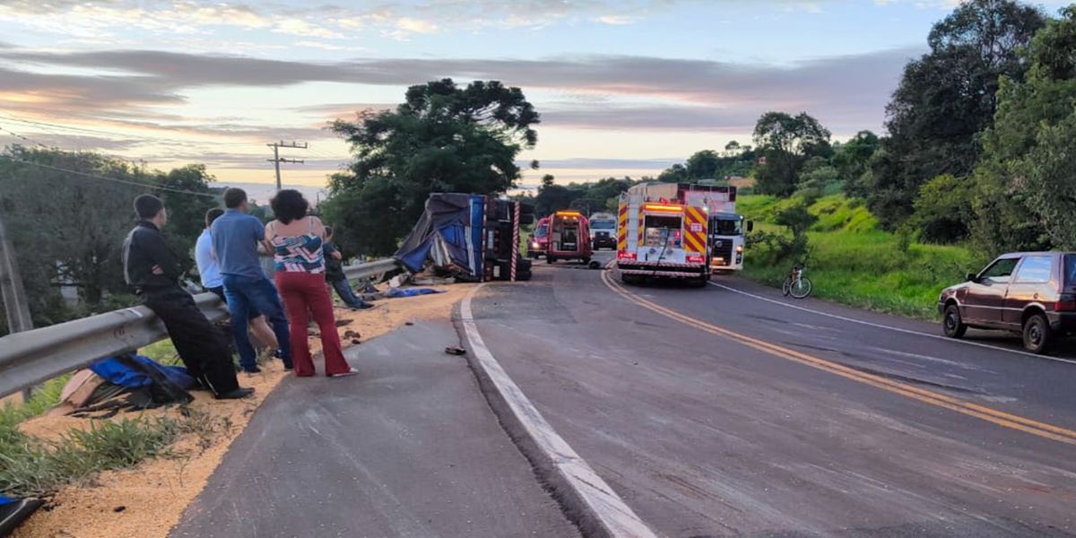 Homem é atingido por disparo de arma depois de tentar esfaquear policial