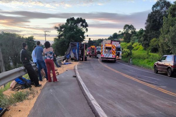 Homem é atingido por disparo de arma depois de tentar esfaquear policial