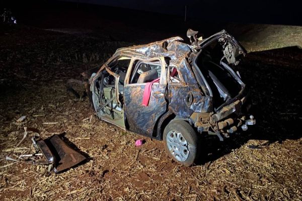 Mulher morre em capotamento na PR-585 entre São Pedro do Iguaçu e Toledo