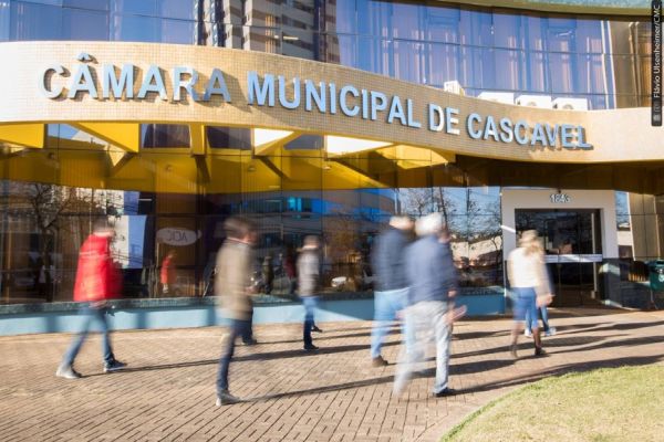 Confirmação de casos de covid-19 leva Câmara a retomar medidas restritivas