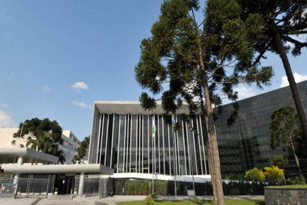 Assembleia legislativa mantem restrições para minimizar disseminação do coronavisus