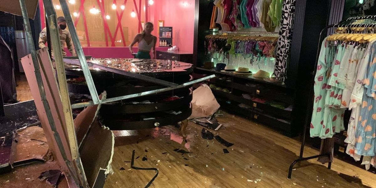 Empresária perde grande parte de mercadoria após temporal atingir loja na região central de Cascavel
