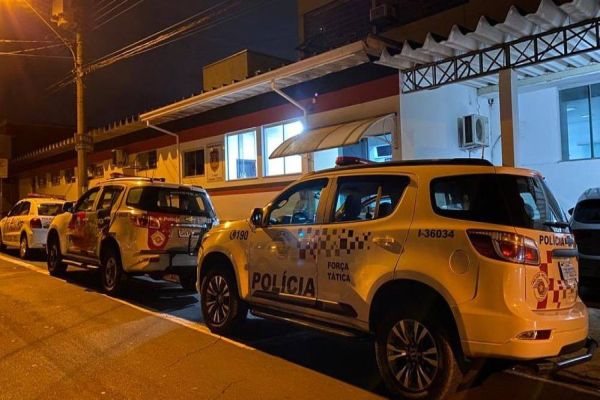 Bebê de 21 dias morre após ser atacado por pitbull enquanto dormia