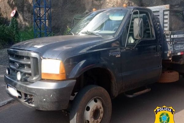 10 minutos após registro, PRF recupera caminhonete roubada no Paraná