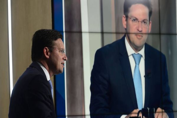 Valor médio do Auxílio Brasil será de mais de R$ 400, diz ministro