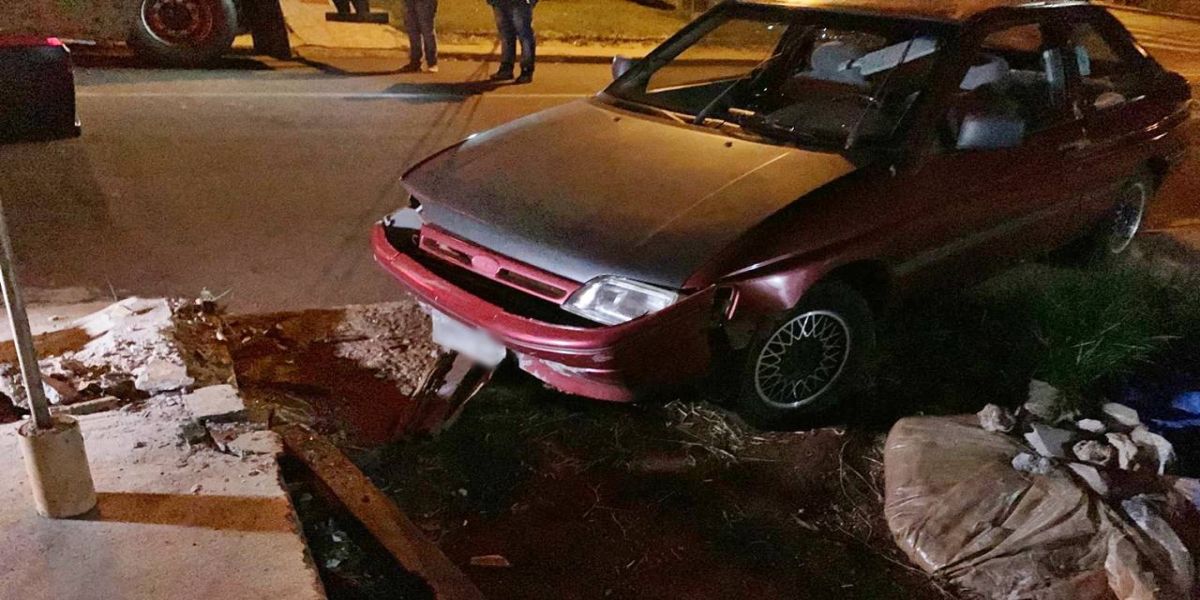 Homem envolvido em acidente na Rua Copacabana é preso por embriaguez ao volante