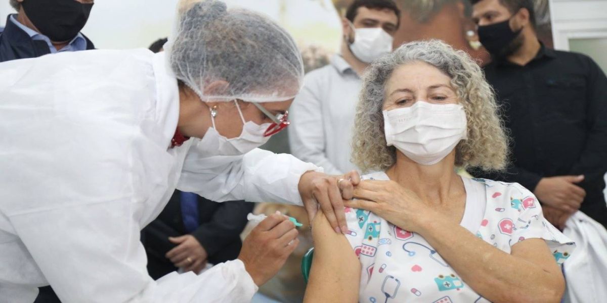 Mortes por Covid-19 caem 96% em Cascavel após vacinação