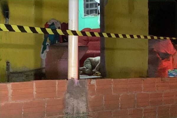 Imagem referente a notícia: Homem morre alvejado por disparos de arma de fogo no Bairro 14 de Novembro