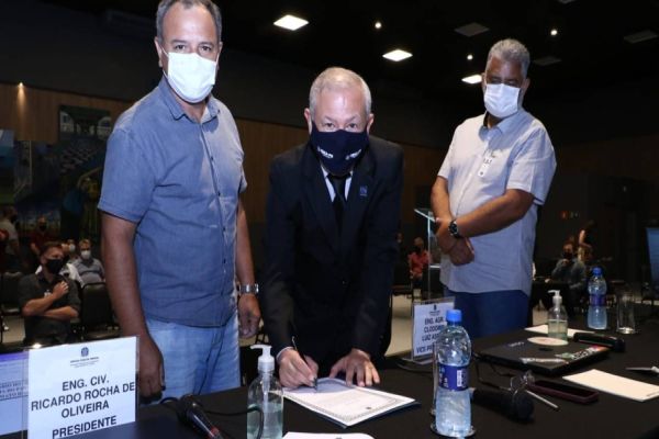 Cerimônia de renovação do terço apresenta novos conselheiros do Crea-PR