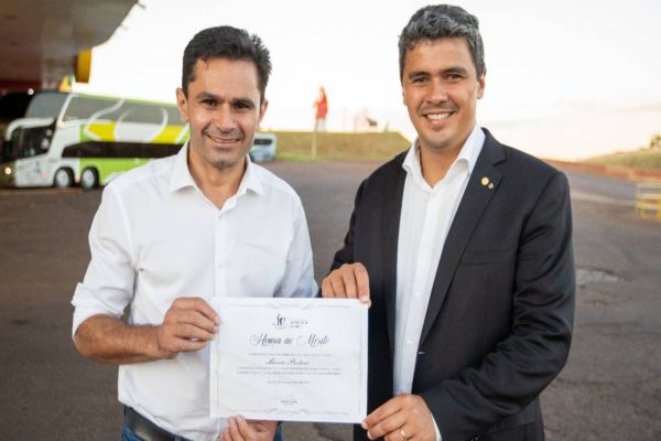 Deputado Diego Garcia homenageia Pacheco por ações em defesa da Vida e da Família