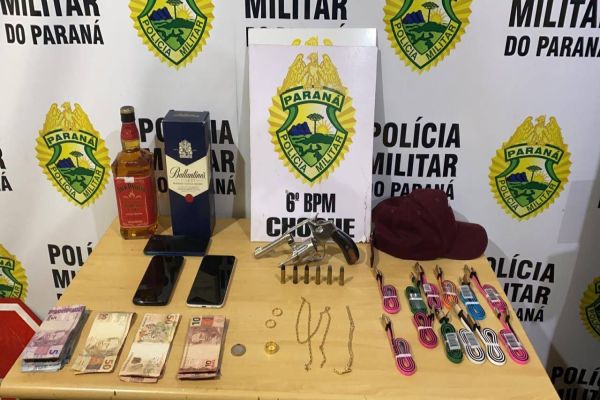 Quatro pessoas são detidas pela PM por roubo e porte ilegal de arma de fogo no Bairro Morumbi