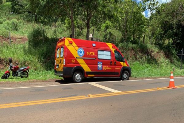 Imagem referente a notícia: Motociclista sofre múltiplas fraturas após colisão frontal na PR-180, em São Salvador