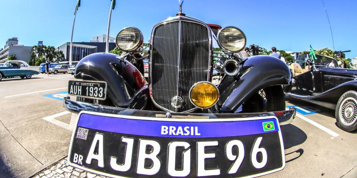 Detran-PR e Senatran lançam o novo modelo de placa preta para veículos de coleção