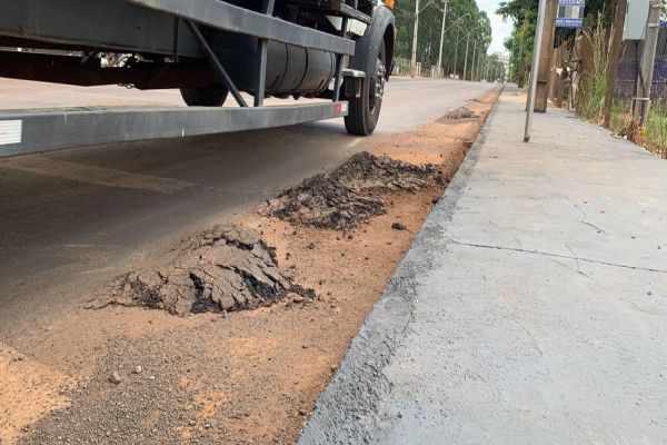 Vereador pede explicações sobre qualidade do asfalto na Rio da Paz