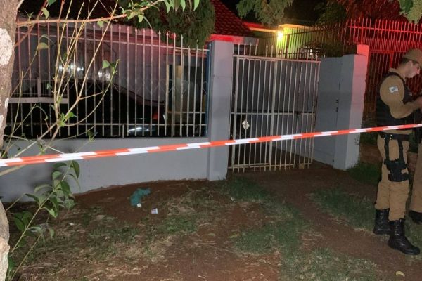 Imagem referente a notícia: Homem morre com tiro na cabeça no Jardim Los Angeles em Cascavel