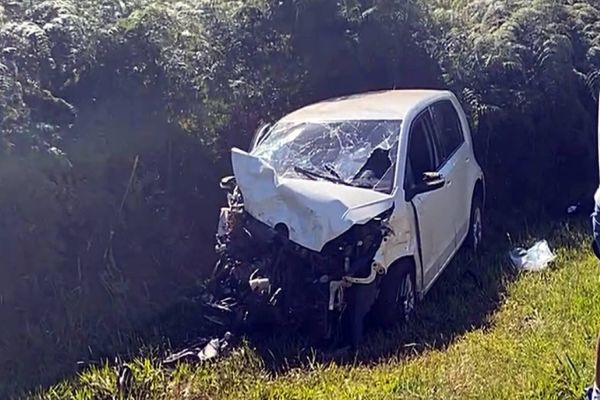 Imagem referente a notícia: Gravíssimo acidente de trânsito entre três carros é registrado na PR-180 em Cascavel