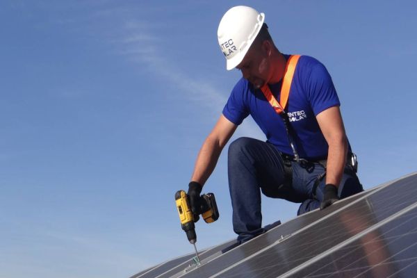 Aneel divulga projeção de 22% de aumento na energia e leva brasileiros a buscarem novas soluções