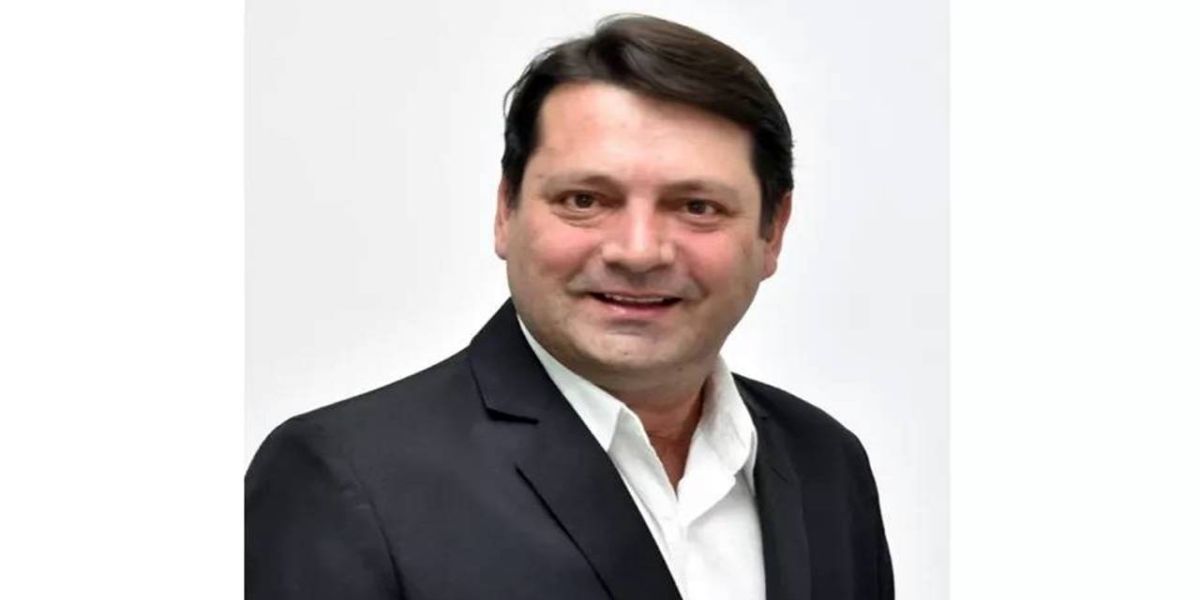 Justiça manda soltar prefeito de Quedas do Iguaçu e proíbe que gestor frequente bares por um ano