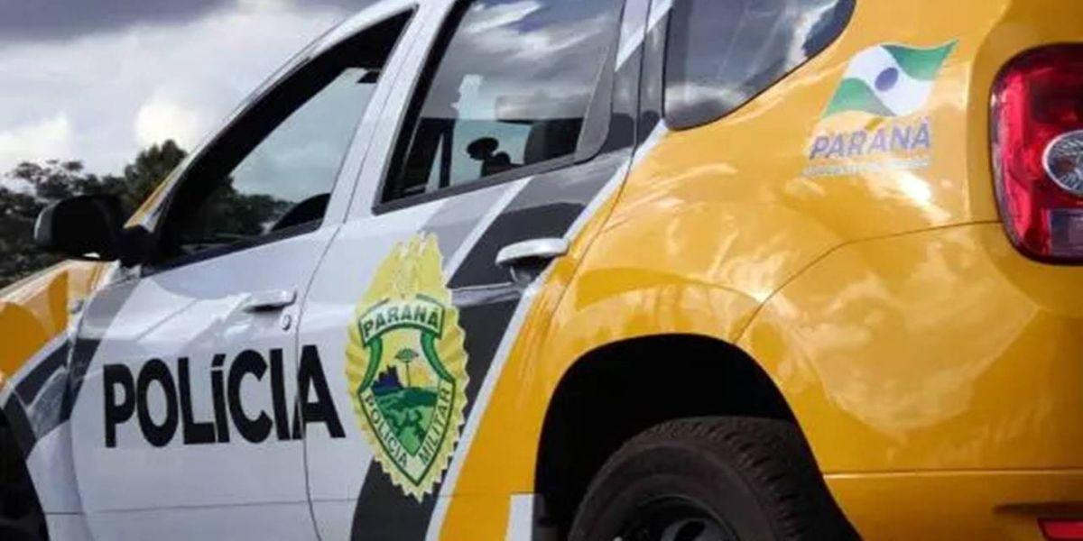 Em surto e nu, radialista é preso após invadir Batalhão da PM com carro roubado