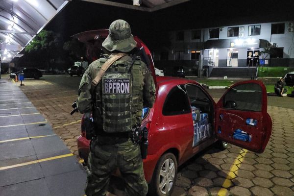 BPFRON apreende veículo carregado com cigarros contrabandeados em Santa Tereza do Oeste