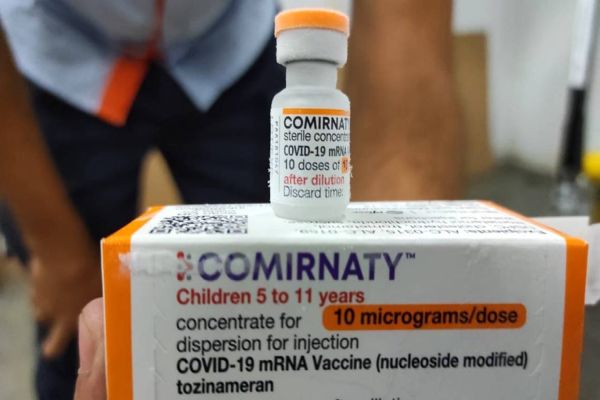 3º lote de vacinas pediátricas da Pfizer e 118 mil CoronaVac devem chegar ao Paraná nesta terça
