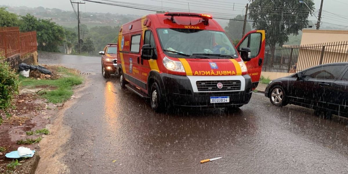 Mulher de 34 anos fica gravemente ferida após ser esfaqueada no Bairro Floresta