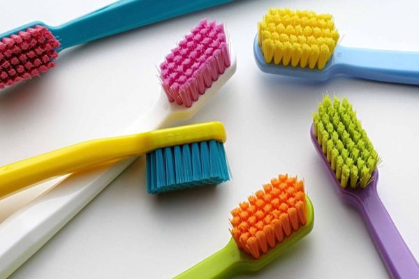 Eis a questão: jogar a escova de dente pós-covid ou não?