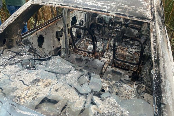 Corpo é encontrado carbonizado dentro de automóvel na PR-486 em Cascavel