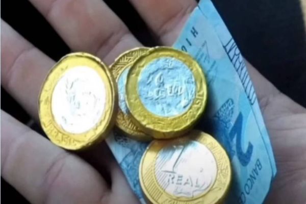 Motorista de app é enganado e recebe moedas de chocolate: 'Só percebi agora'