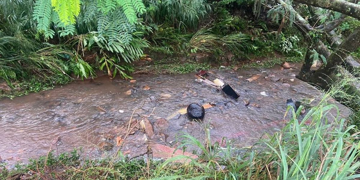 Município recolhe oito toneladas de lixo e entulhos em bocas de lobo por semana