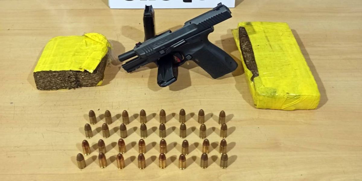 Pelotão de Choque apreende dois jovens por posse irregular de arma de fogo no Julieta Bueno