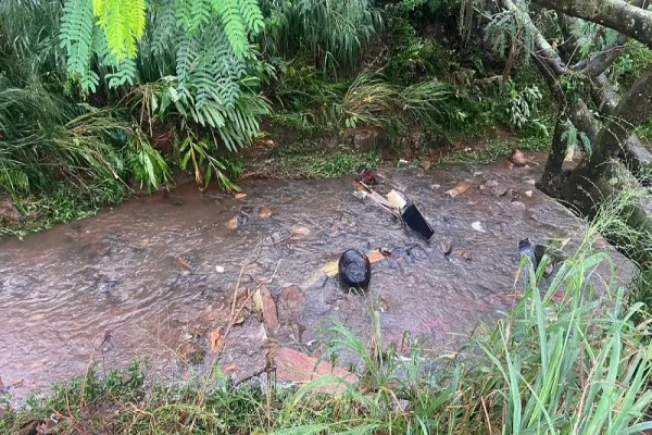 Foto relacionada a notícia: Município recolhe oito toneladas de lixo e entulhos em bocas de lobo por semana