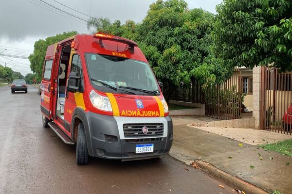 Imagem referente a notícia: Mulher tem suspeita de fratura em braço após cair em residência no Bairro Floresta