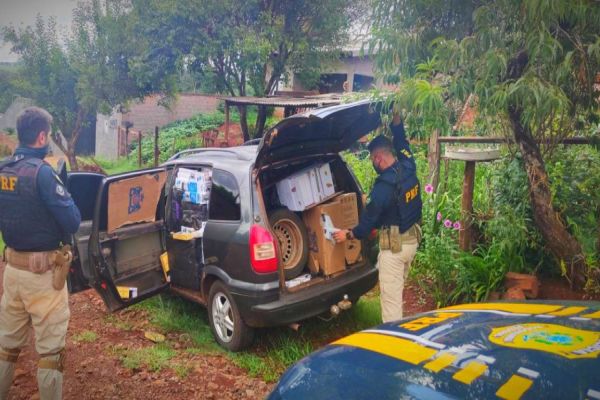 Imagem referente a notícia: PRF prende contrabandista transportando 15 mil maços de cigarros no Distrito de Rio do Salto