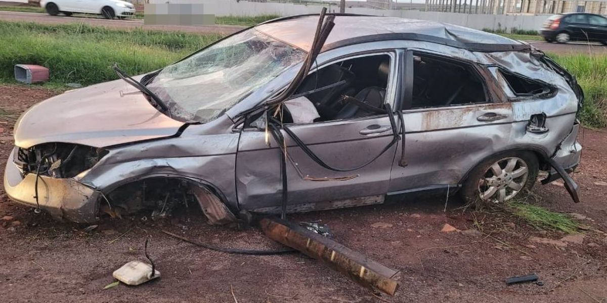 Homem de 50 anos morre em capotamento na BR-277, em Cascavel